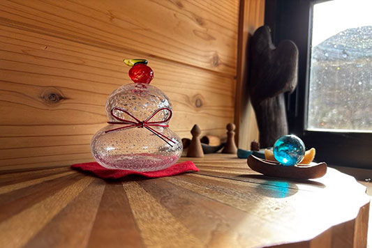 ���݁A�K���X��