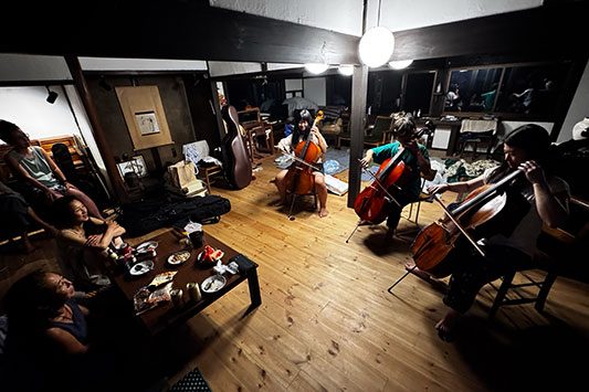 �R�̉ƁA�[��R���T�[�g